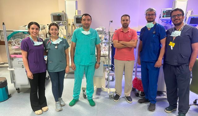 IĞDIR’DA MUCİZE MÜDAHALE: 13 GÜNLÜK BEBEK BEYİN AMELİYATIYLA HAYATA TUTUNDU!
