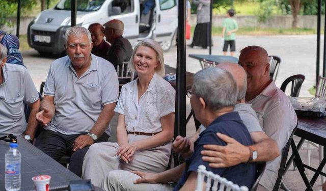Yetiştirme yurdunda kalan vatandaşlar yıllar sonra aynı sofrada buluştu