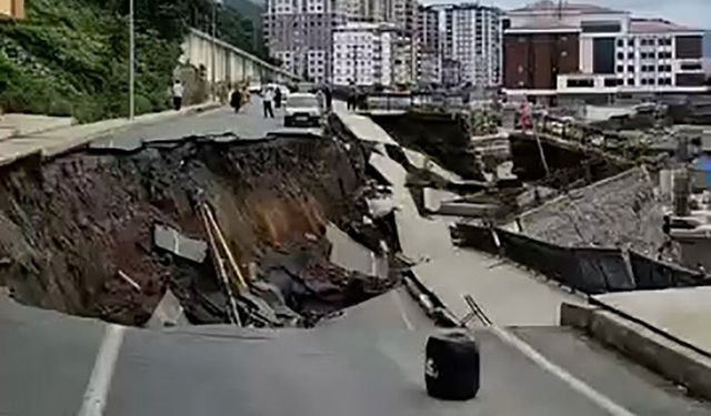 Yol çöktü, 2 bina tedbir amaçlı tahliye edildi