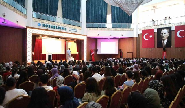 Yüreğir Belediyesi'nden MEB-AGS ve KPSS adaylarına coğrafya semineri