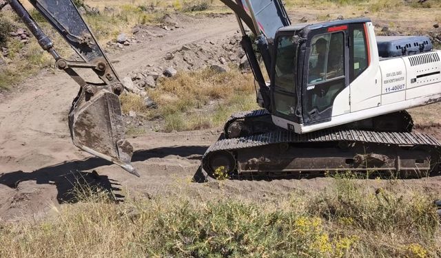 Ağrı Dağı Eteklerinde Yayla Yollarına Bakım Onarım Eli