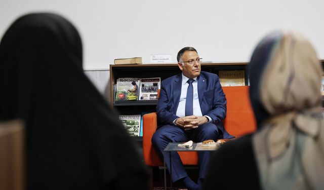 Rektör Gürel, Hafızlık Eğitimi Alan İlahiyat Öğrencileriyle Bir Araya Geldi