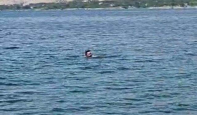 Elazığ'dan Malatya'ya yüzerek geçti