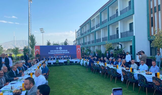 Alagöz Holding Iğdır FK Tesislerinde Kanaat Önderleriyle Bir Araya Geldiler
