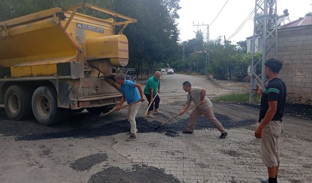 Köy Yollarında Bakım ve Onarım Çalışmaları Sürüyor