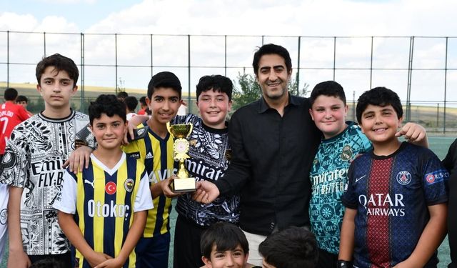 Kars'ta Yaz Kur'an Kursları Futbol Turnuvası sona erdi: Şampiyon Beşevler Cami
