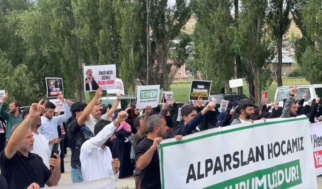 Kuytul taraftarları Erzurum'da cezaevi önünde izinsiz gösteri yaptı