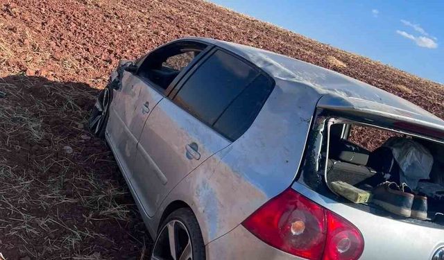 Tarlaya devrilen otomobilin sürücüsü hayatını kaybetti