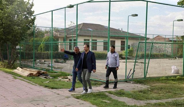 Ağrı'da tenis kortlarının zemini yenileniyor