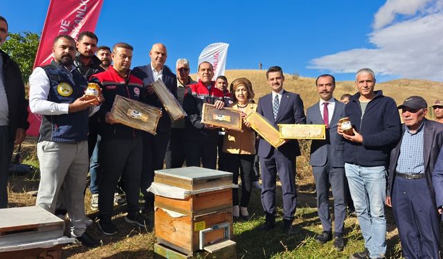 Iğdır’da Kayısı Çiçeği Balı Hasadı Yapıldı: “Türkiye’nin En Nadide Ballarından Biri Olacak”
