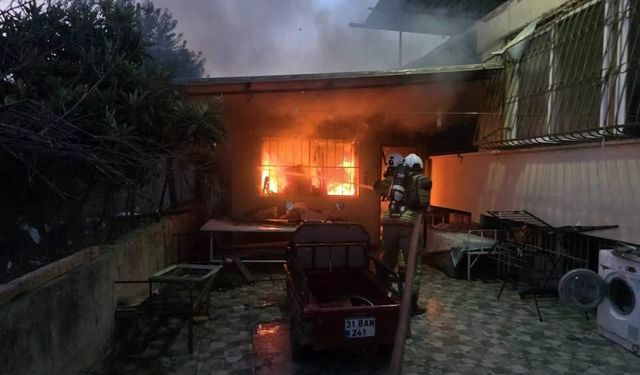 Evden alevler yükseldi