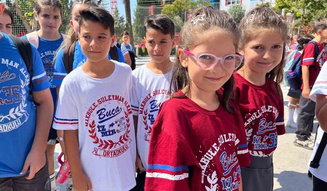 Görenler gözlerine inanamıyor: 27 çift ikiz aynı okulda