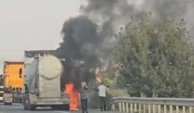 Iğdır-Tuzluca Yolunda TIR Yangını Paniğe Neden Oldu