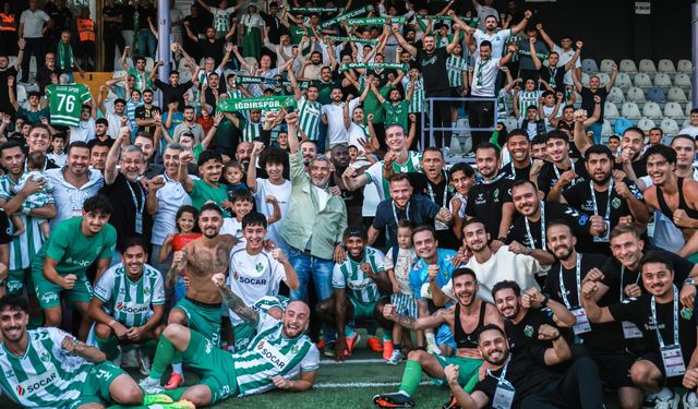 Mardin Galibiyetinin Ardından Cantürk Alagöz Mutluluğunu Taraftarlar ve Futbolcularla Kutladı