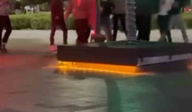 İki grup arasındaki sözlü tartışma kavgaya dönüştü