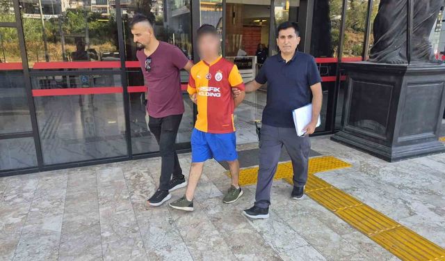 Kadın turisti bıçakla yaralama ve cinsel istismar iddiasıyla 17 yaşındaki çocuk tutuklandı