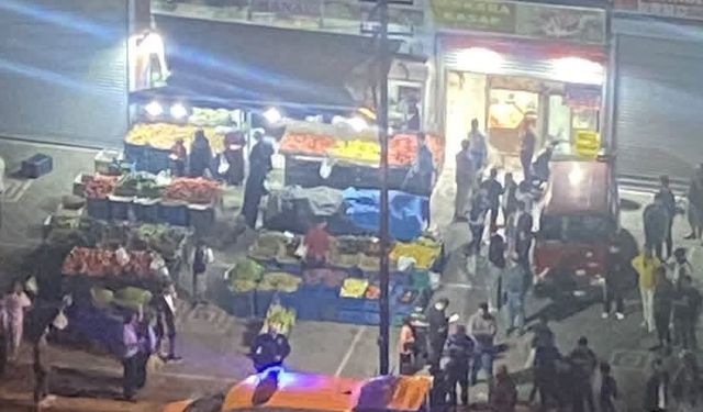 Manav esnafı arasında sopalı kavga: O anlar kamerada