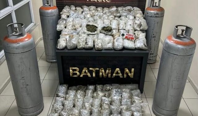 Sanayi tüplerine zulalanmış 87,5 kilo skunk ele geçirildi
