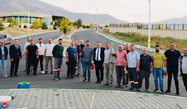 Iğdır Üniversitesi Bordürleri Yeşil Beyaza Boyadı