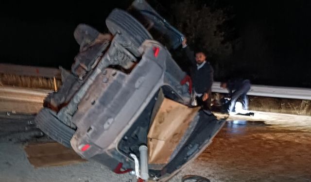 Beton mikseri ile çarpışan araç devrildi: 2 yaralı