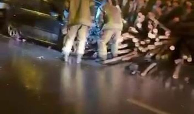 Diyarbakır'da otomobil kerestelerin arasına daldı: 2 yaralı