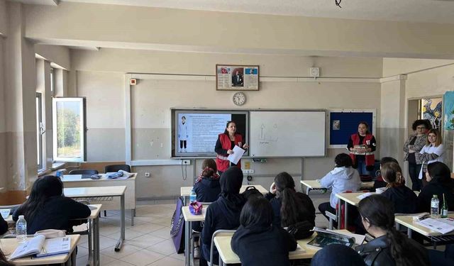 Düzce'de öğrencilere Kızılay haftası bilgilendirmesi