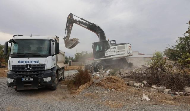Metruk Binalar Sökülüyor