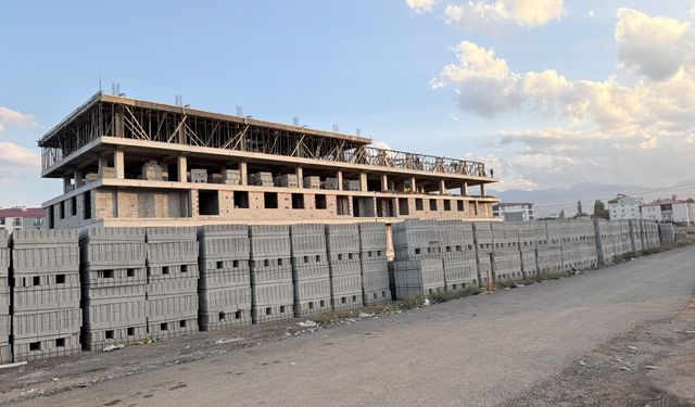 IĞDIR’DA YÜRÜYÜŞ YOLU VE MİLLET BAHÇESİ ÇEVRESİNDE YENİ YAPILAŞMA