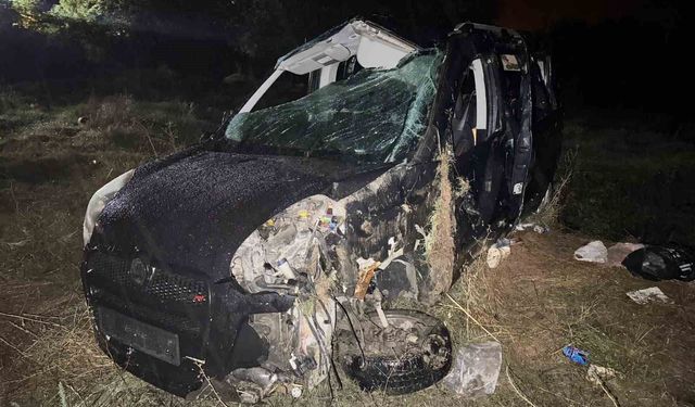 Hafif ticari araç takla attı: 1 ölü, 4 yaralı