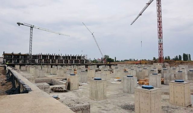 Vali Taşolar, 400 Yataklı Hastane İnşaatında İncelemede Bulundu