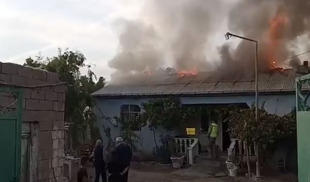 IĞDIR’DA KORKUTAN YANGIN! BİR EV TAMAMEN KULLANILAMAZ HALE GELDİ