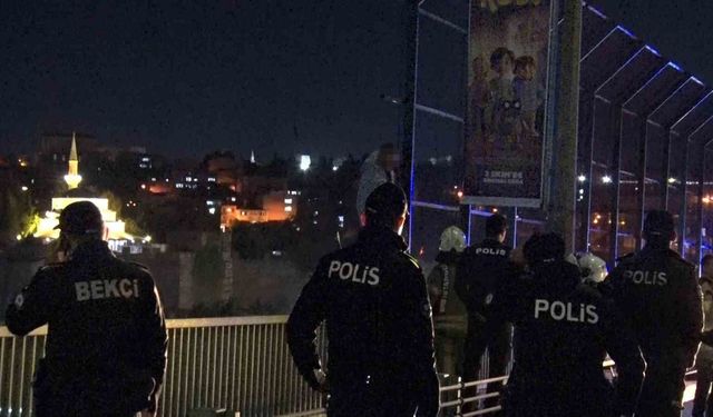 İntihar girişiminde bulunan şahıs 2 saat sonra ikna edildi