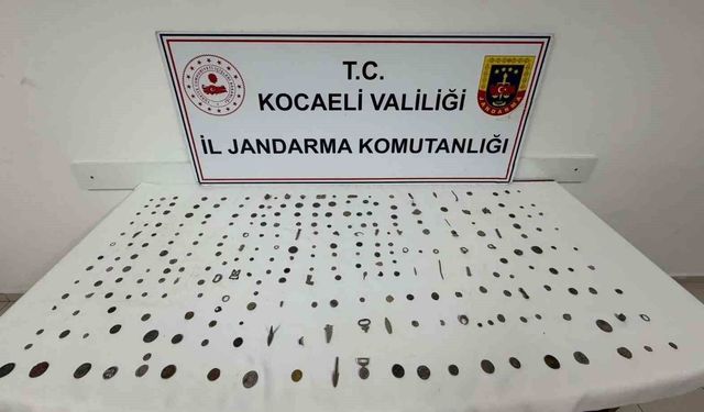Kocaeli'de kaçakçılık operasyonu: 6,2 ton tütün ve 511 tarihi eser ele geçirildi