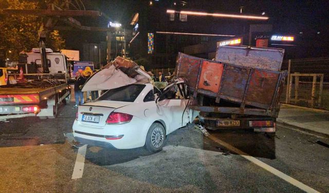 Makas atan alkollü sürücü kamyonun altına girdi: 3 yaralı