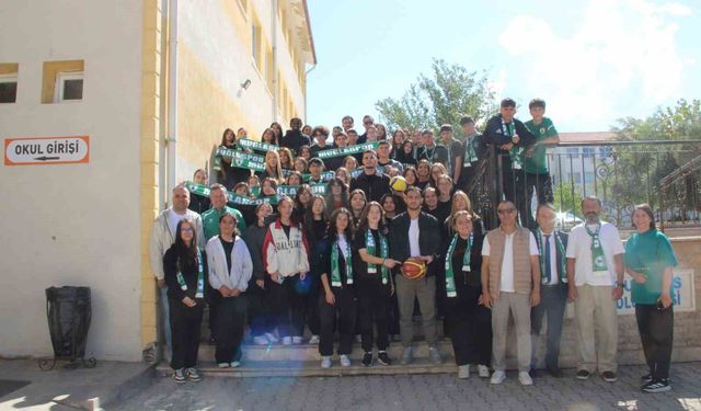 Muğlaspor oyuncuları, Turgut Reis Anadolu Lisesi'nde gençlerin sorularını yanıtladı