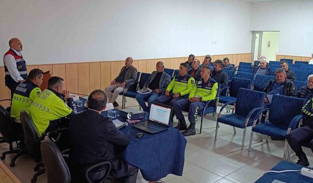 Okul servis şoförlerine trafik güvenliği eğitimi