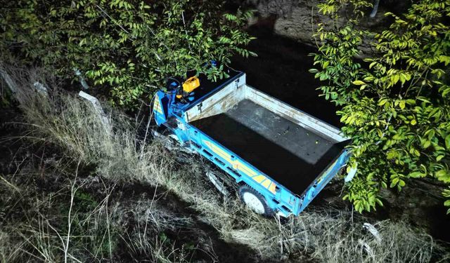 Otomobilin çarptığı patpat 3 metre yükseklikten tarlaya düştü