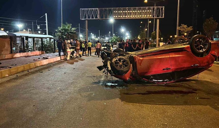 Otomobilin, kaldırımda yürüyen yayaların arasına daldığı kazada ölen 3 kişinin ismi belli oldu