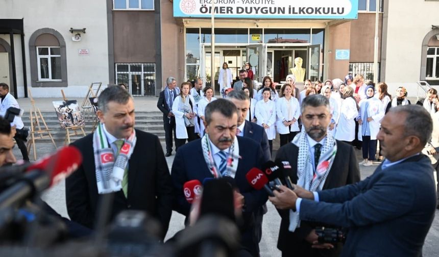 Milli Eğitim Bakanı Tekin: "On binlerce insan, 60 binin üzerinde insanın şehit edildiği bir soykırım sürecini yaşıyoruz"