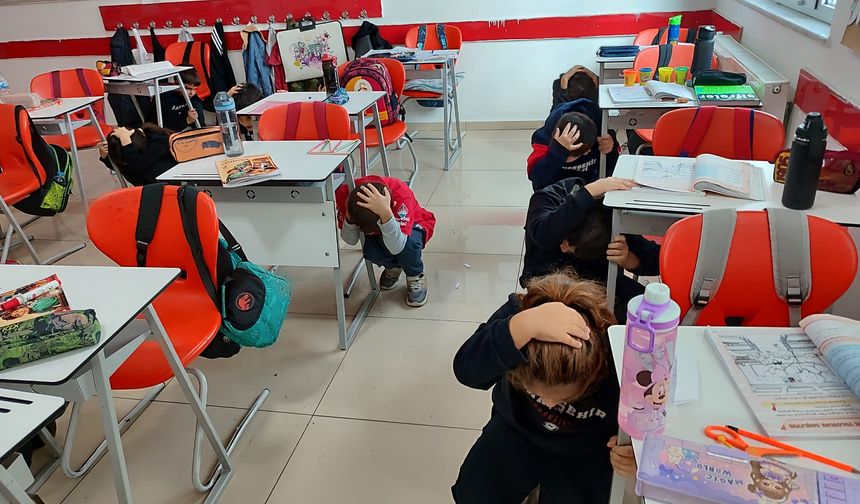 Bahçeşehir Koleji’nde “Hazırlıklı Olmak Hayat Kurtarır” Vurgusuyla Deprem Tatbikatı Gerçekleştirildi
