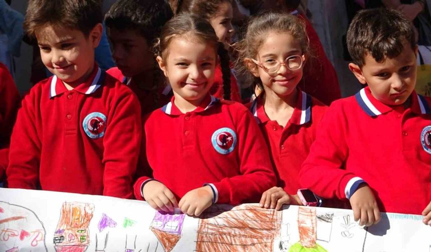 Öğrenciler aynı anda resim çizdi