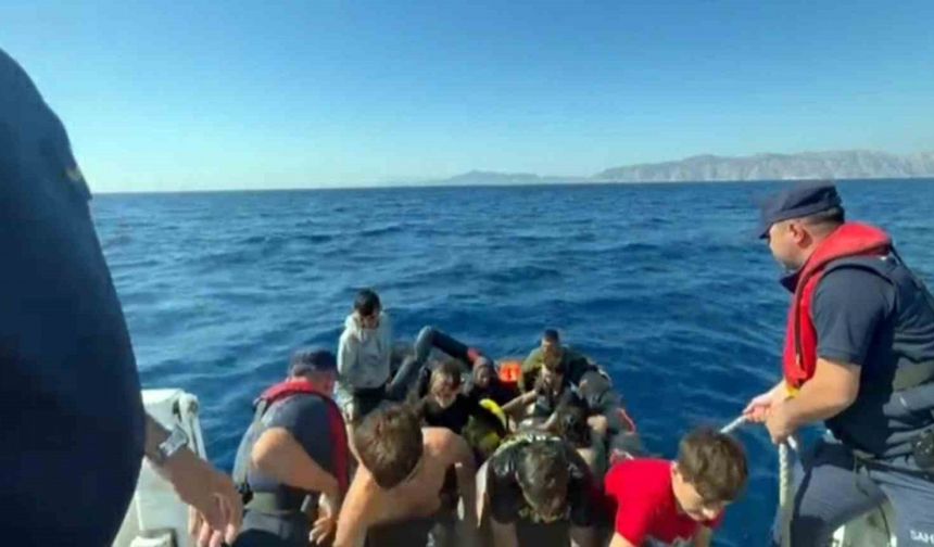 Yunanistan’ın geri ittiği 5’i çocuk 22 düzensiz göçmen kurtarıldı