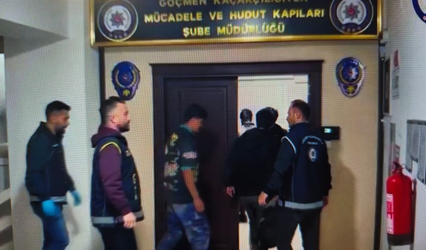 IĞDIR’DA GÖÇMEN KAÇAKÇILARINA DARBE: 10 DÜZENSİZ GÖÇMEN VE 2 ORGANİZATÖR YAKALANDI