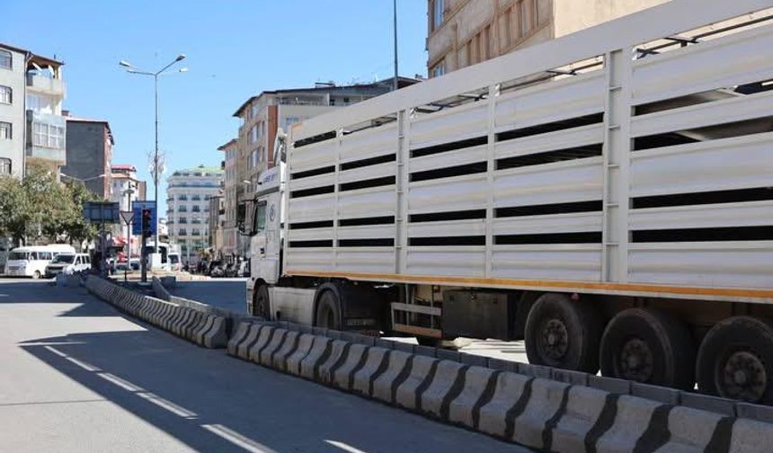 Dörtyol Halfeli Caddesi’nde Refüj Tartışması
