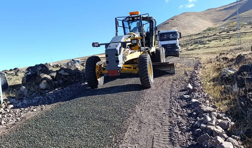 Iğdır İl Özel İdaresi’nden Hızlı Çözüm: Nişankaya Köyü Mezarlık Yolu Onarıldı