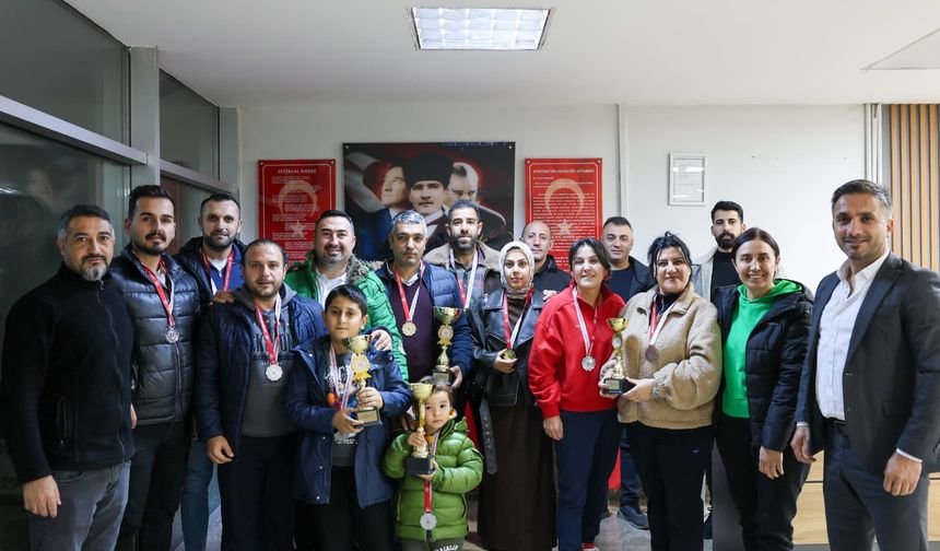 Heyecan Dolu Mücadele: Öğretmenler Günü Dart Turnuvası Tamamlandı!