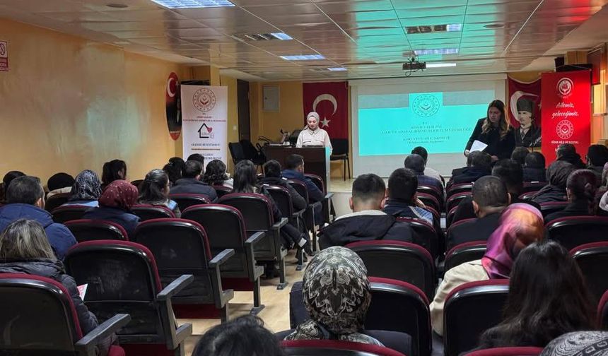 Karakoyunlu’da Kamu Personeline Koruyucu Aile ve Mahremiyet Eğitimi Verildi