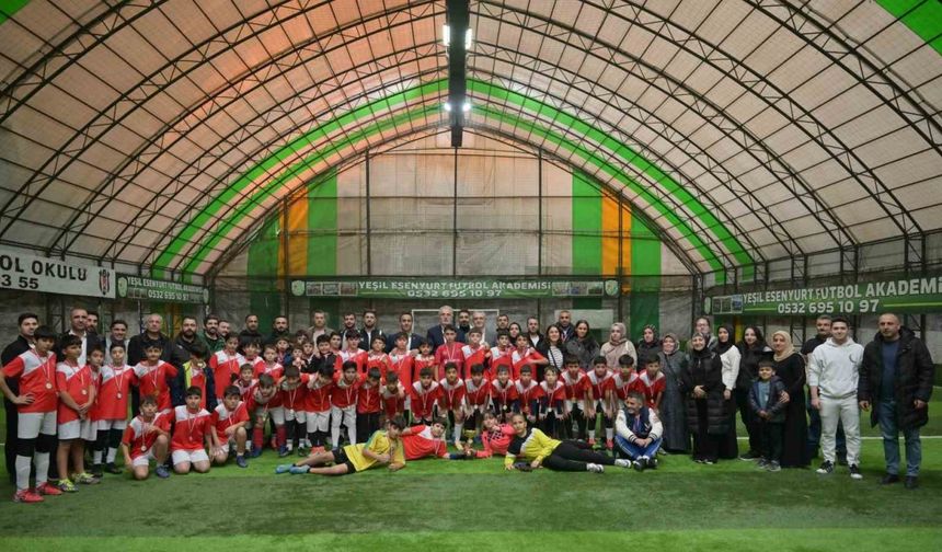 Esenyurt Belediyesi’nden gençlere spor desteği