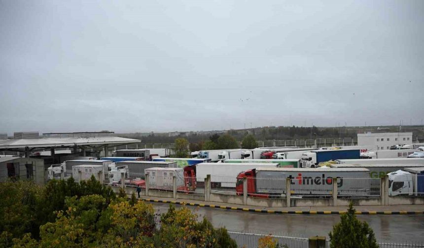 Kapıkule’de rekor geçiş: 1 saatte 96 tır işlem gördü