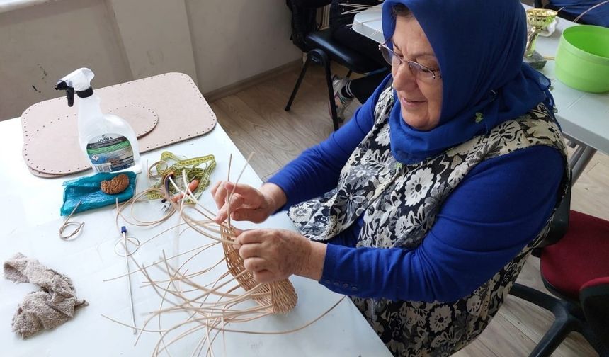 KAR-MEK’te üretken eller iş başında